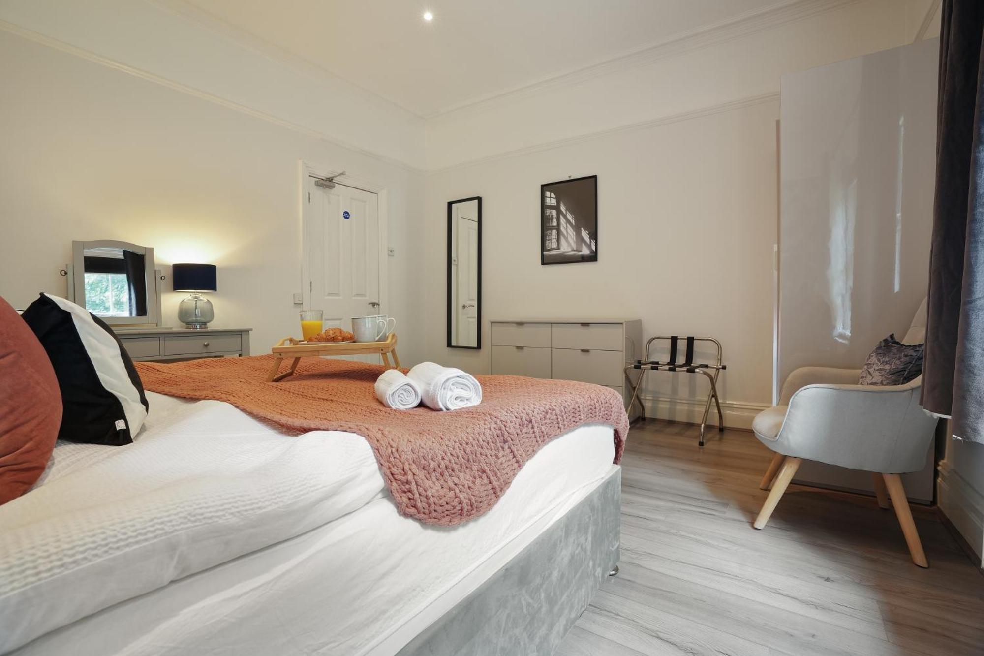 Centre Racecourse Retreat: Family & Contractor-friendly 3-bed