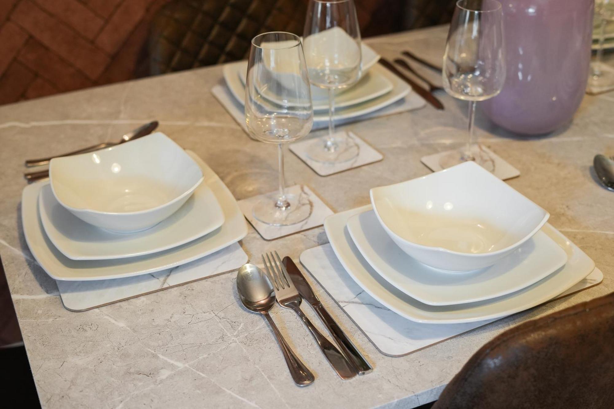 Centre Racecourse Retreat: Family & Contractor-friendly 3-bed *