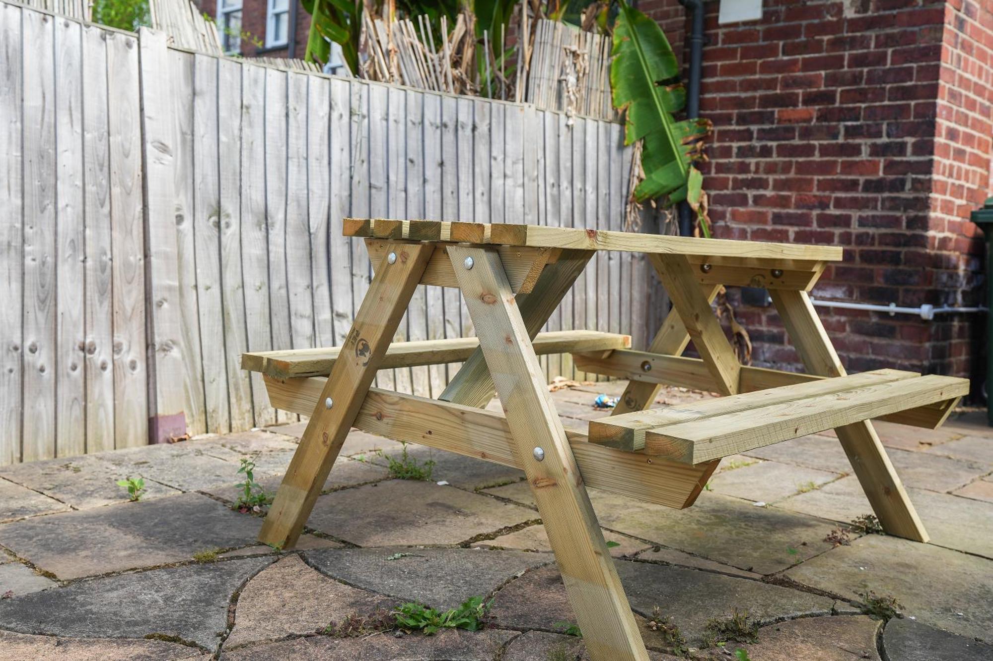 Centre Racecourse Retreat: Family & Contractor-friendly 3-bed Holiday home *