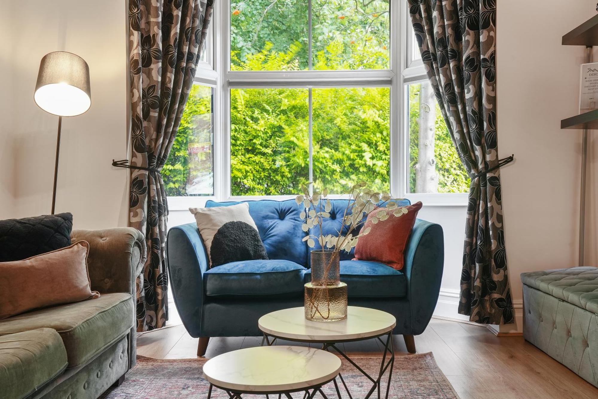 Centre Racecourse Retreat: Family & Contractor-friendly 3-bed *