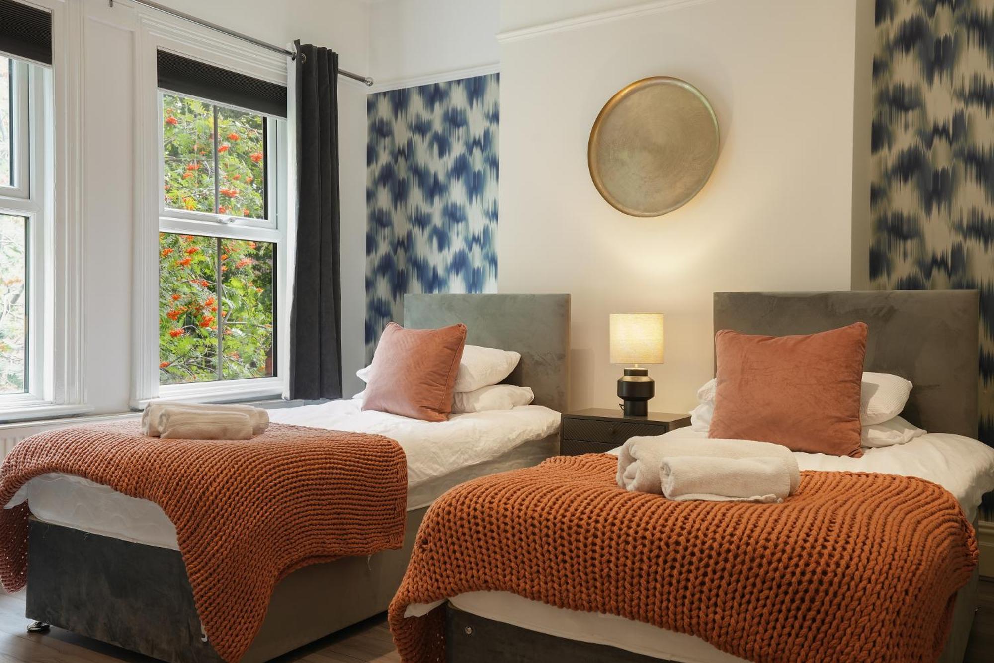 Centre Racecourse Retreat: Family & Contractor-friendly 3-bed